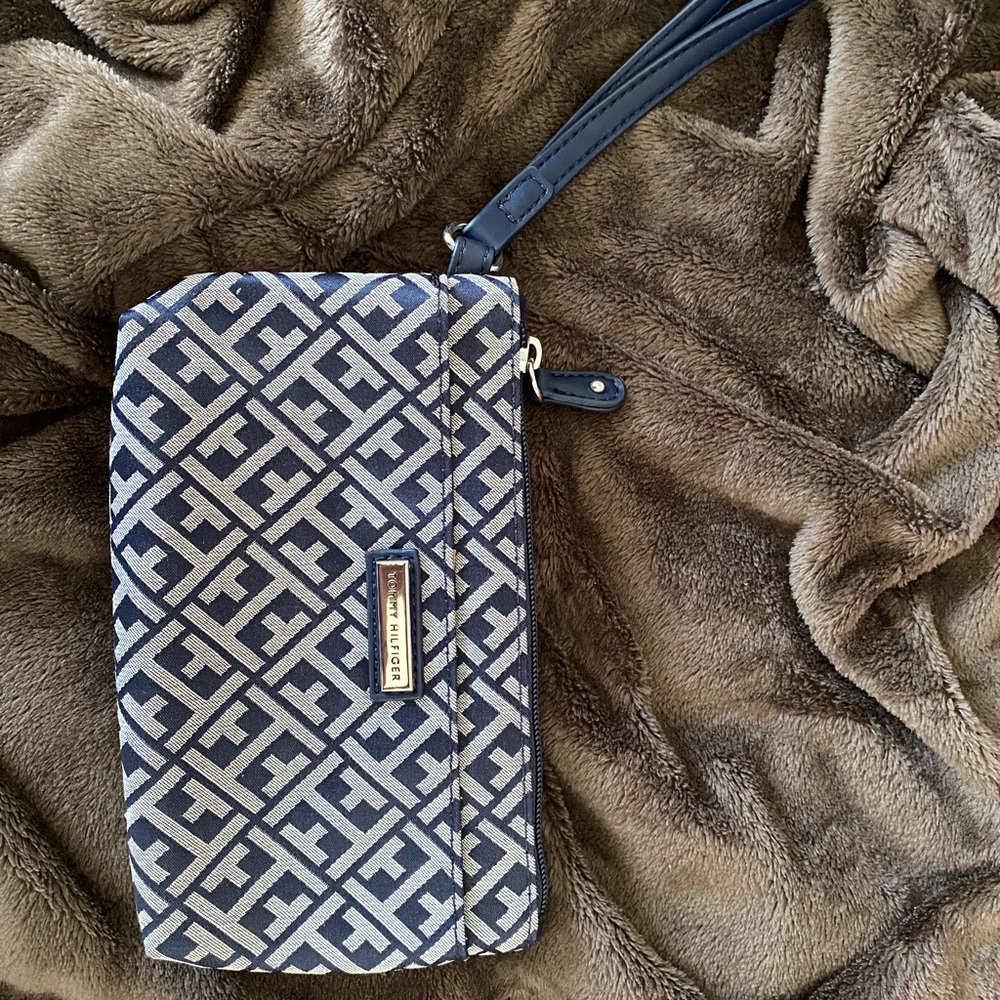 Tommy H small wristlet